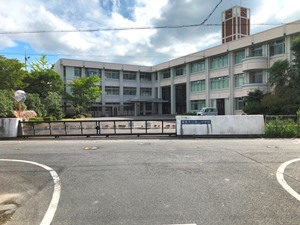 葉山中学校