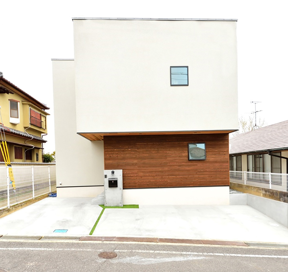 キュービックでシンプルな外観